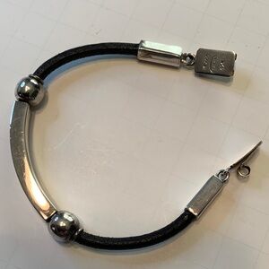Woman silver bracelet with leather rope